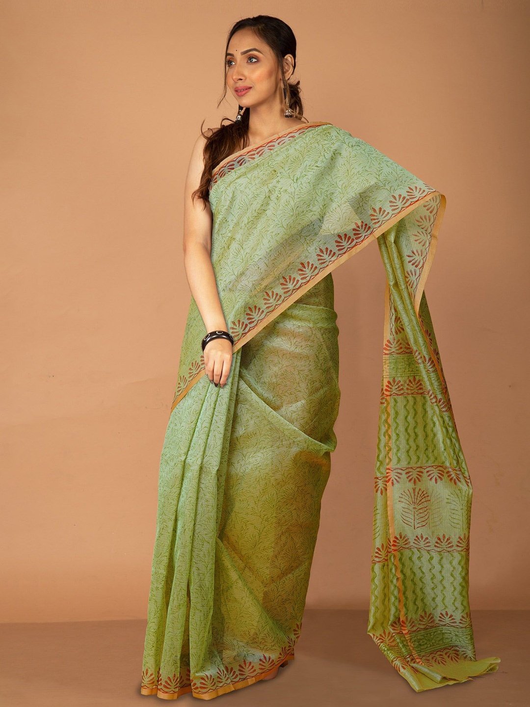 

Unnati Silks Ethnic Motifs Supernet Handloom Block Print Saree, Green