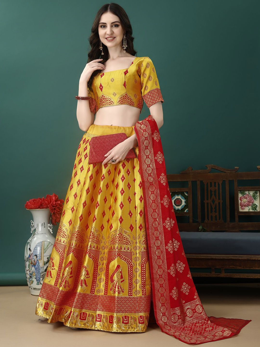 

SWAMI STUDIO Ready to Wear Lehenga & Unstitched Blouse With Dupatta, Gold