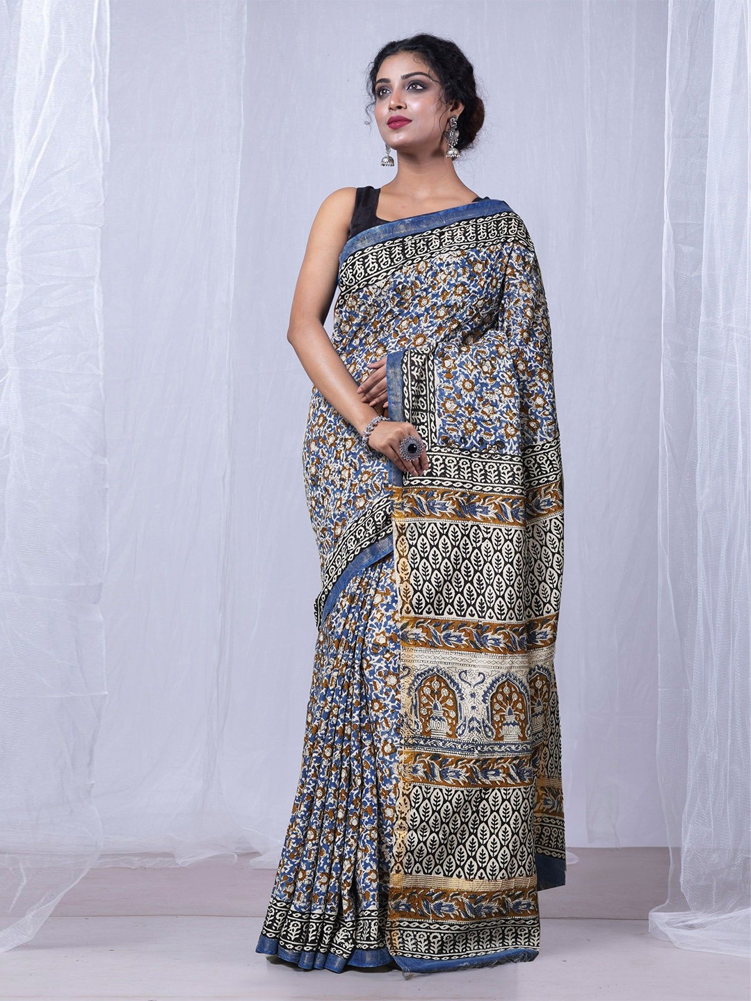 

Unnati Silks Ethnic Motifs Zari Handloom Bagru Saree, Blue