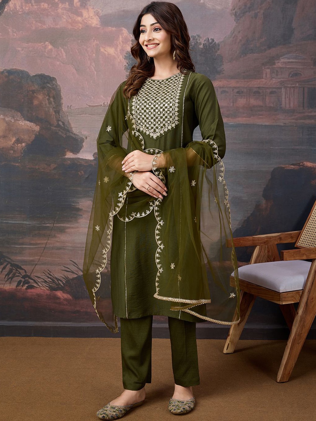 

House of Pataudi Women Embroidered Straight Kurta Sets, Green