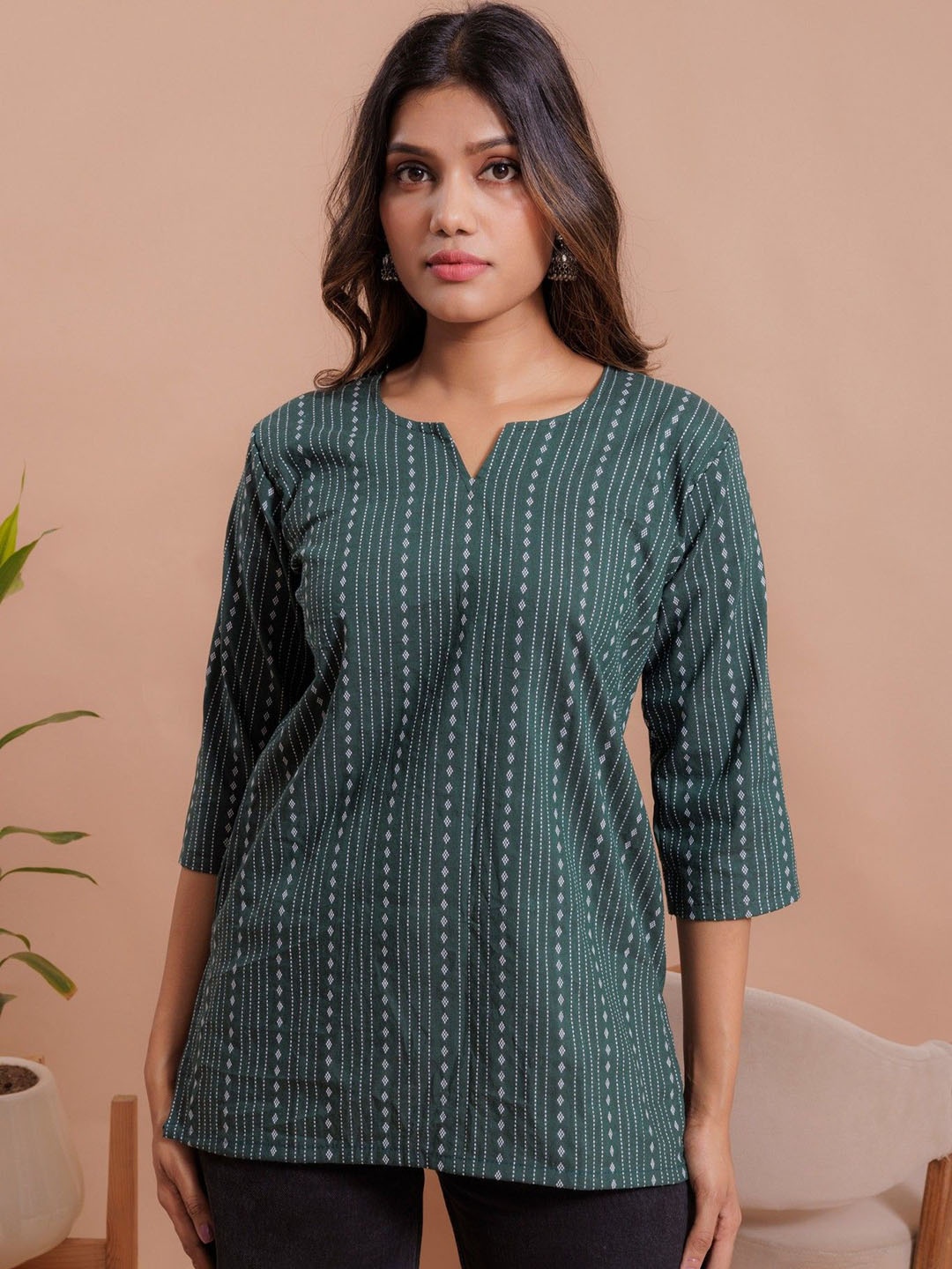 

Goti's Women Printed Thread Work Kurta, Green
