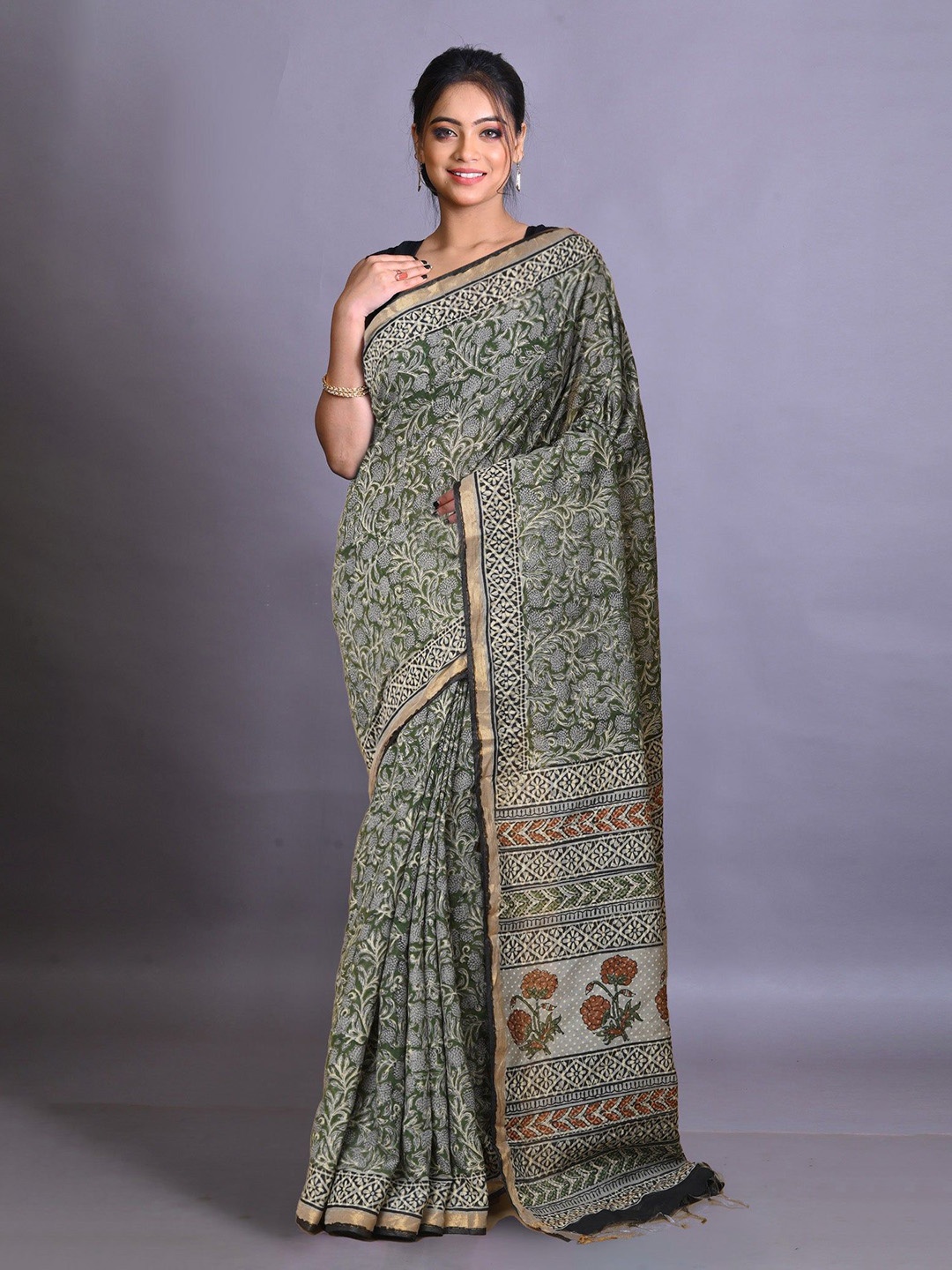 

Unnati Silks Floral Zari Handloom Bagru Saree, Green