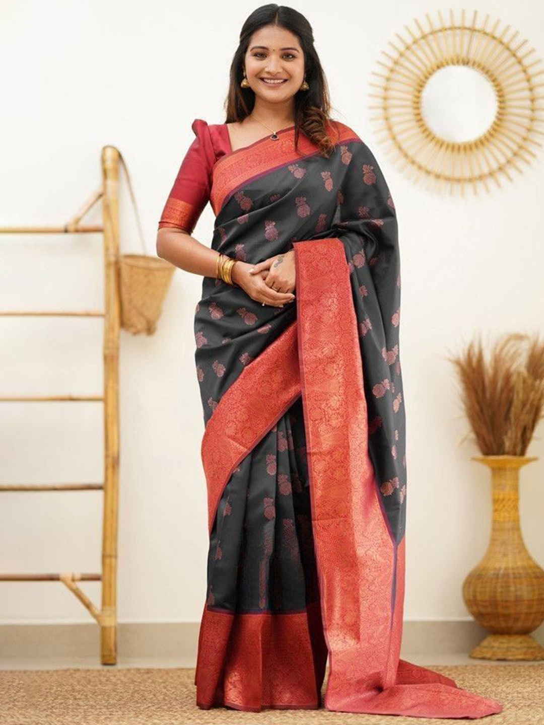 

HANDSEL Woven Design Zari Pure Silk Banarasi Saree, Black