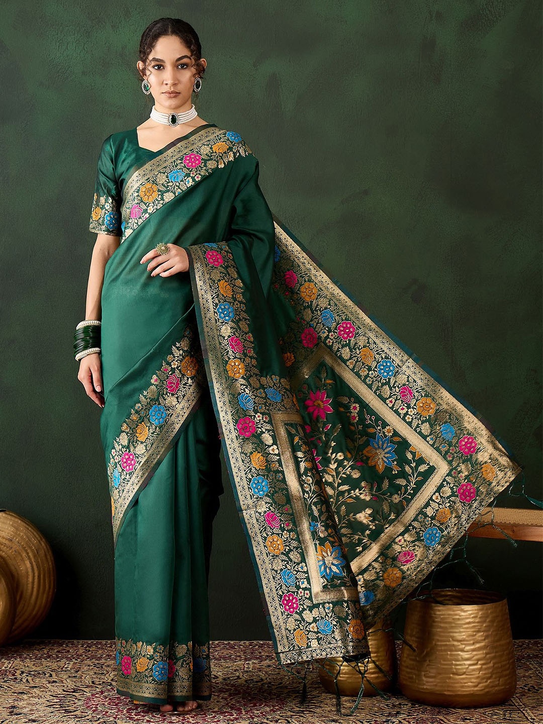 

DIVASTRI Solid Designer Kanjeevaram Saree With Zari Border, Green