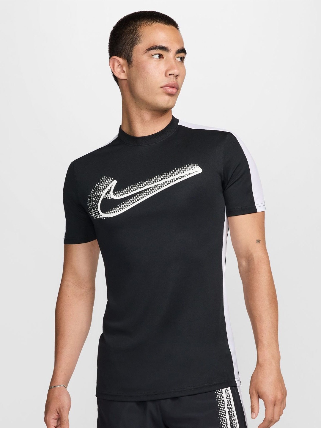 

Nike Academy Men's Dri-FIT Short-Sleeve Football Top, Black