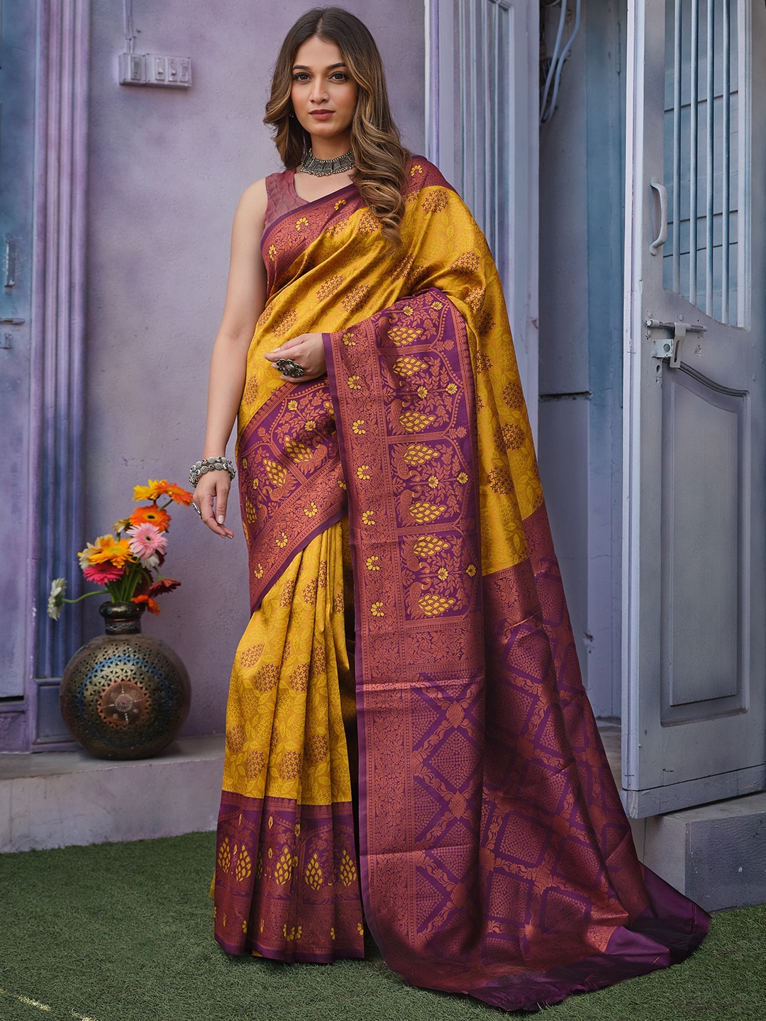 

HANDSEL Woven Design Zari Pure Silk Banarasi Saree, Gold