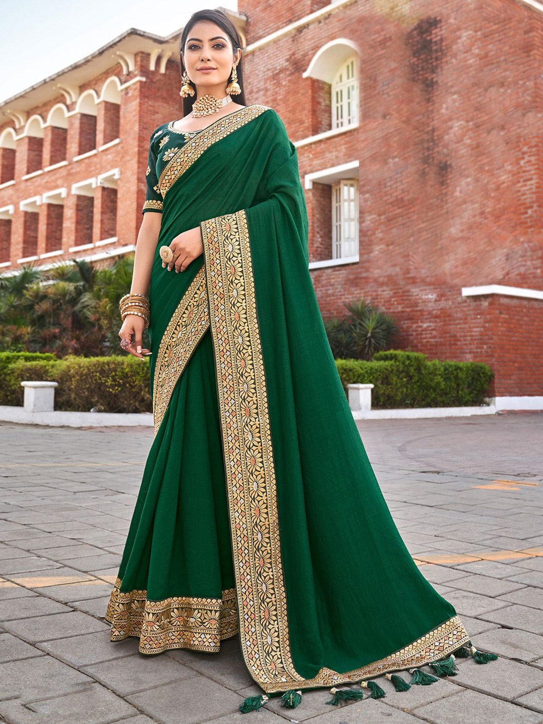 

Mitera Ethnic Woven Design Saree, Green