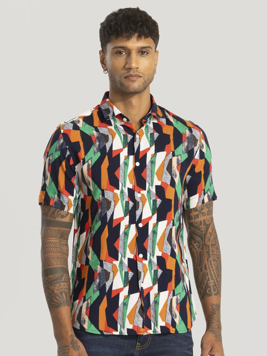 

Snitch Men Smart Spread Collar Abstract Printed Slim Fit Casual Shirt, White