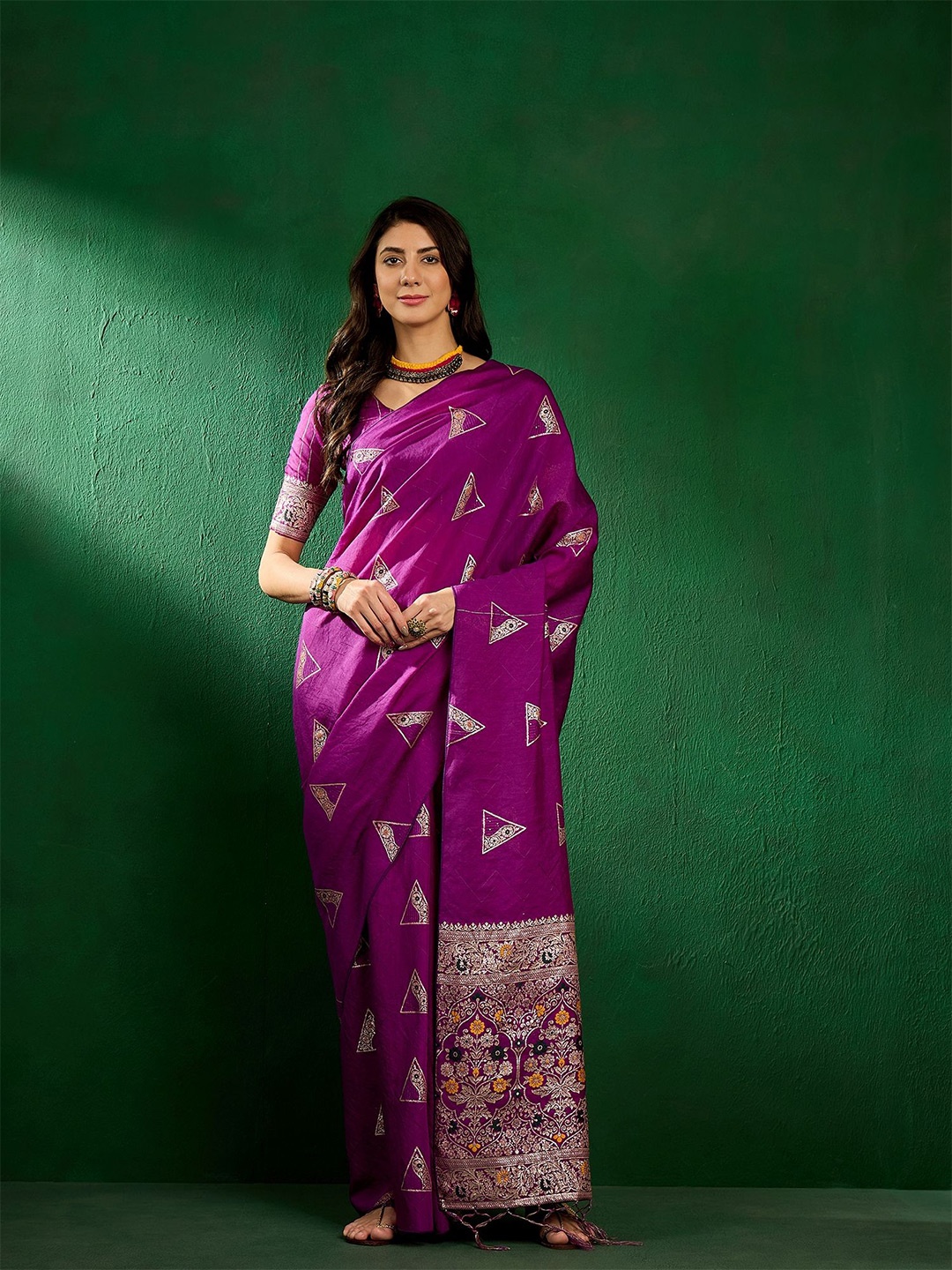 

Maroosh Embellished Sequinned Fusion Banarasi Saree, Purple