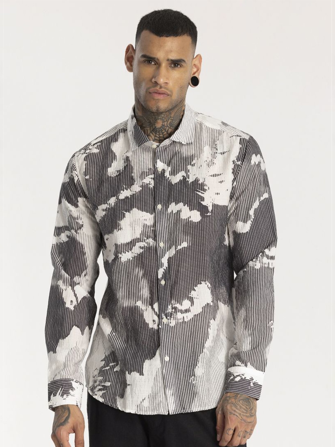 

Snitch Men Smart Slim Fit Spread Collar Abstract Printed Slim Fit Casual Shirt, Black