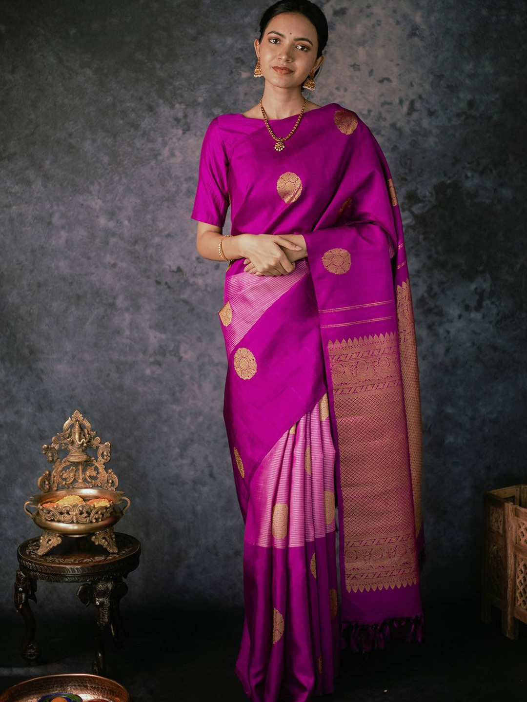 

Kriyansh Ethnic Motifs Woven Design Zari Kanjeevaram Saree, Pink