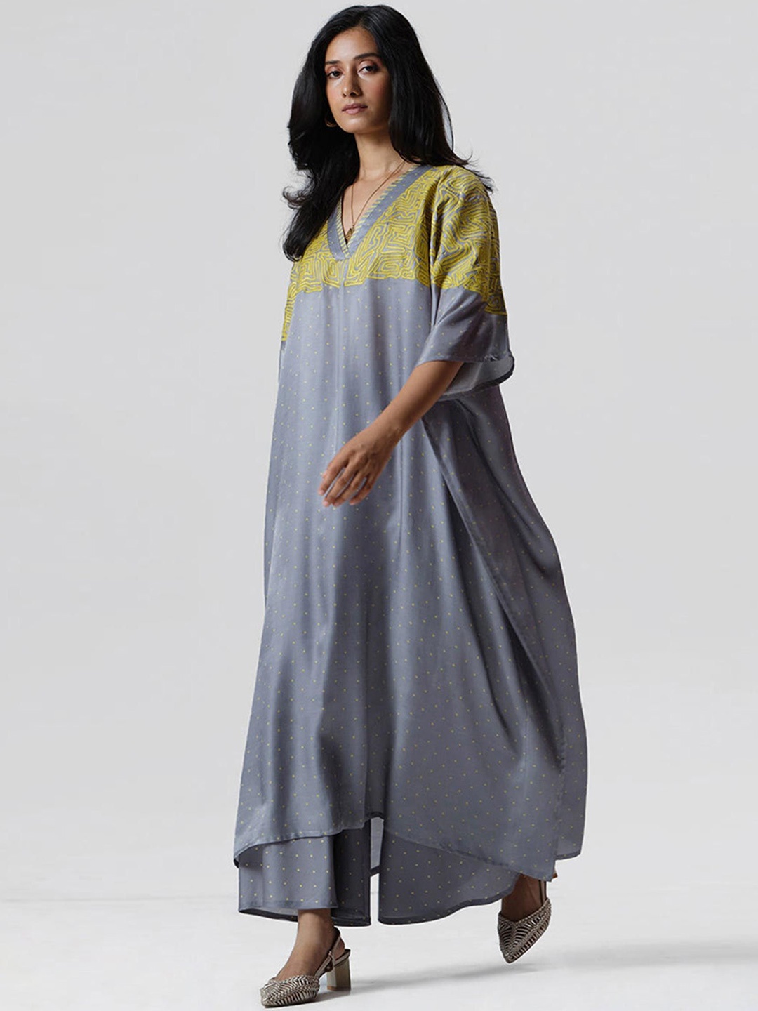 

Ganga Geometric Printed Raw Silk Kaftan Kurta With Palazzo, Grey