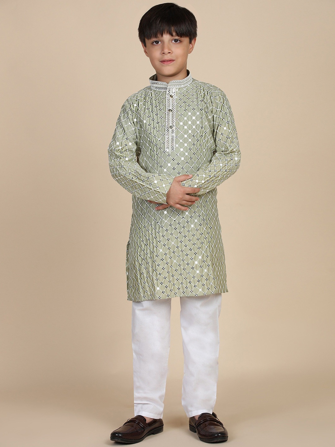 

Pro-Ethic STYLE DEVELOPER Boys Embroidered Regular Sequinned Kurta with Pyjamas, Green