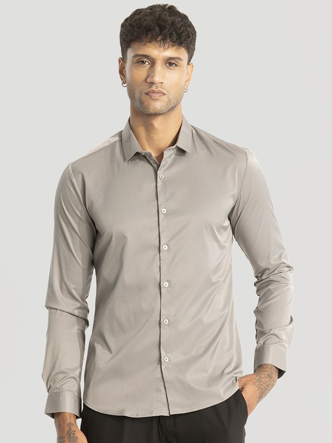 

Snitch Men Smart Spread Collar Solid Slim Fit Casual Shirt, Grey