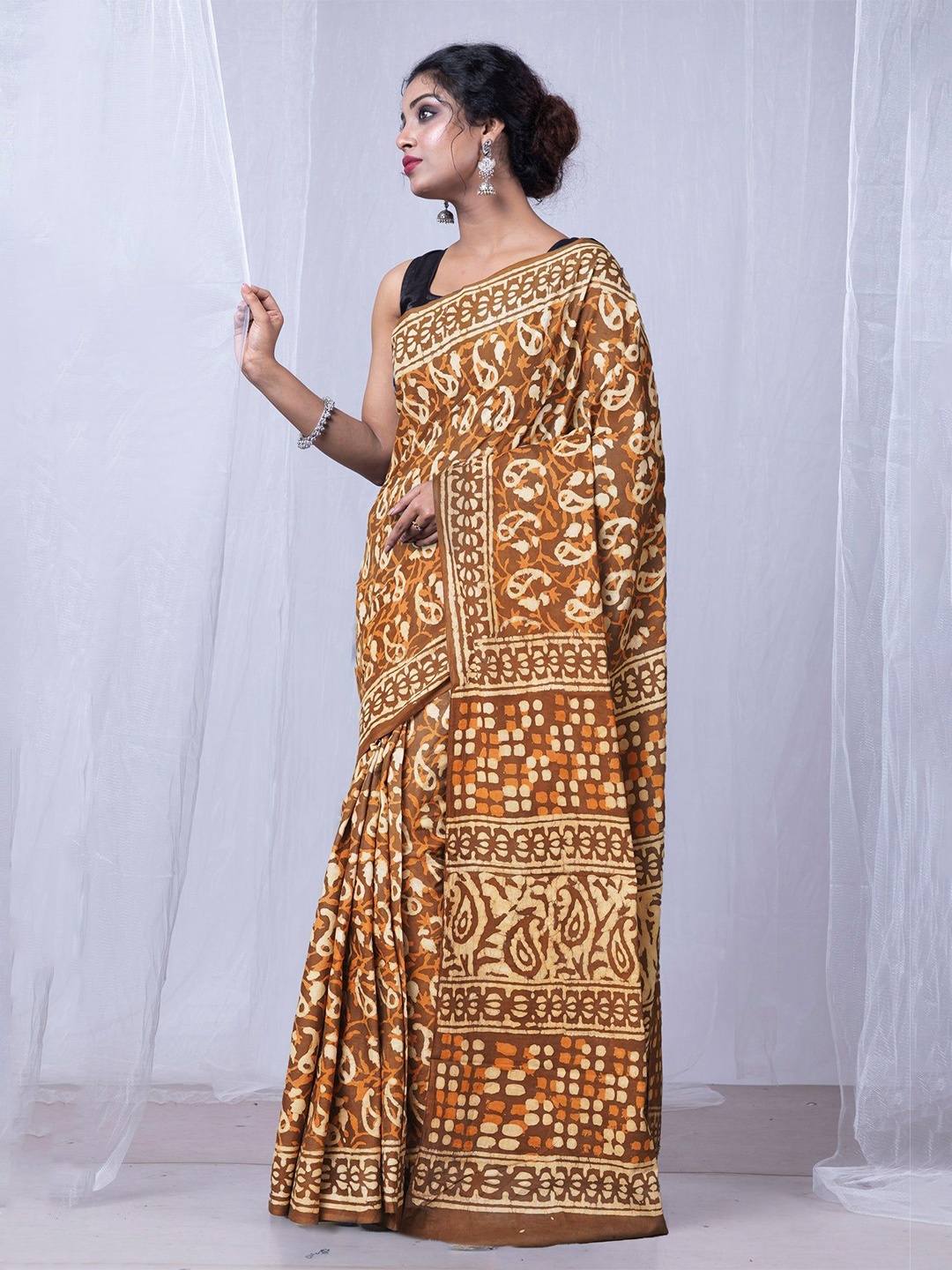 

Unnati Silks Floral Pure Cotton Handloom Dabu Saree, Brown