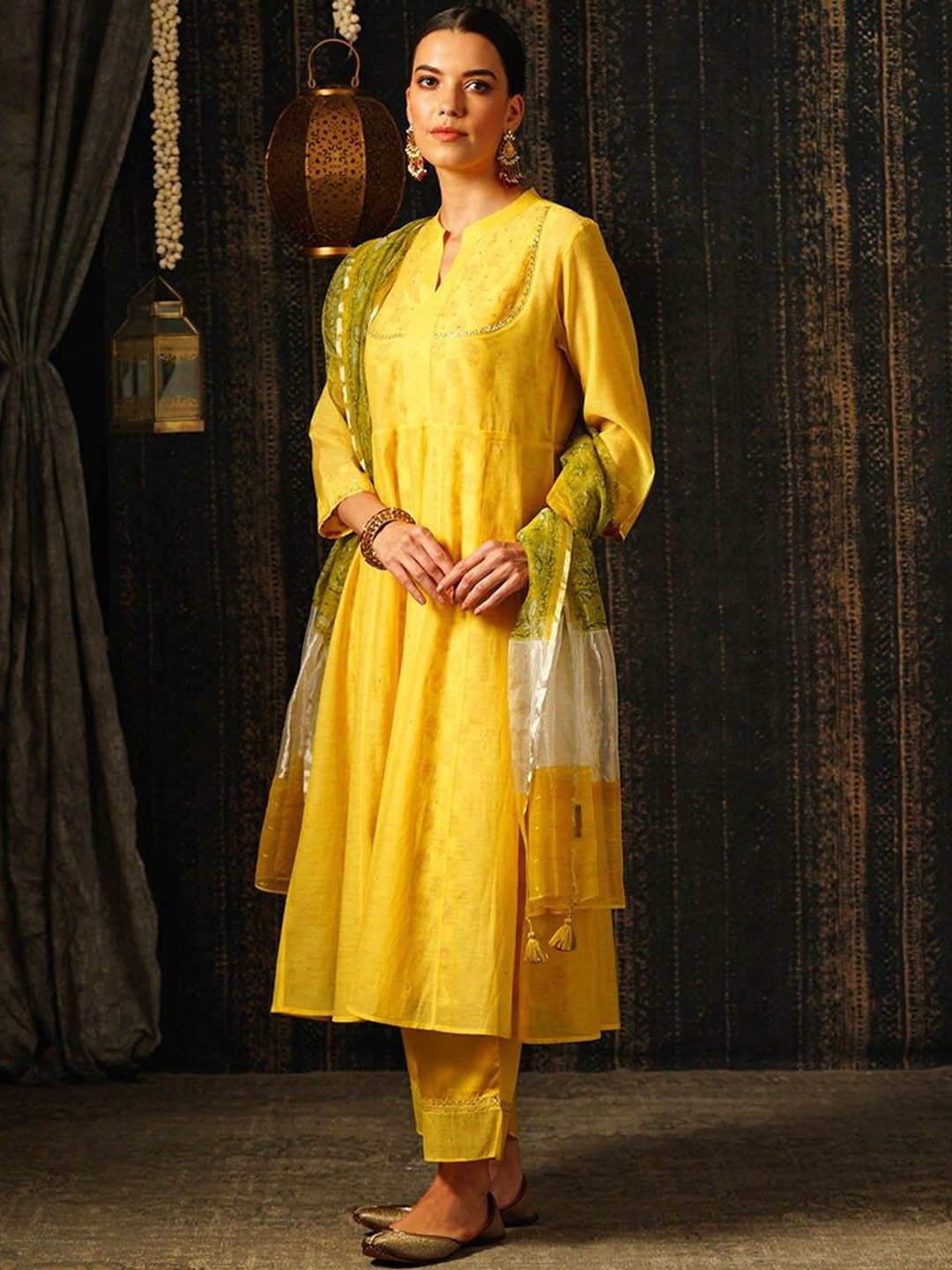 

JAYPORE Floral Printed Mandarin Collar Beads Work Cotton Silk Anarkali Kurta With Trouser, Yellow