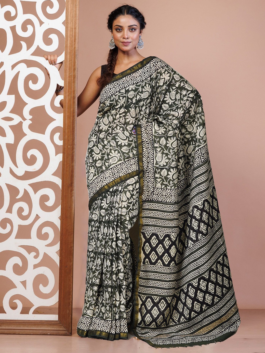 

Unnati Silks Silk Cotton Handloom Bagru Saree, Black