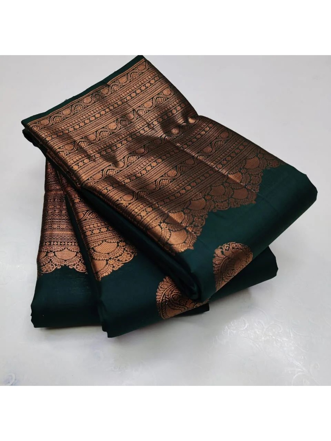 

QENY Woven Design Zari Art Silk Banarasi Saree, Green
