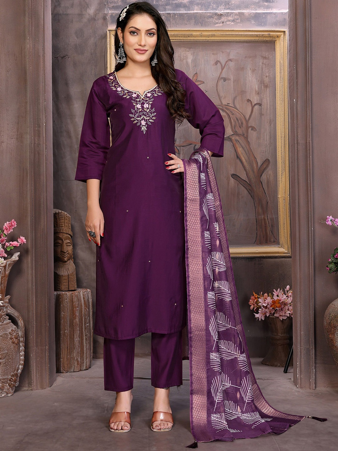 

VEDANT VASTRAM Women Floral Embroidered Regular Aari Work Kurta with Trouser & Dupatta, Purple
