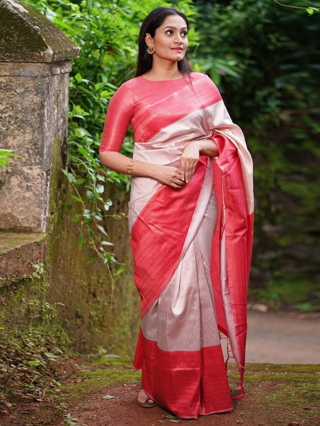 

HANDSEL Woven Design Zari Pure Silk Banarasi Saree, Pink