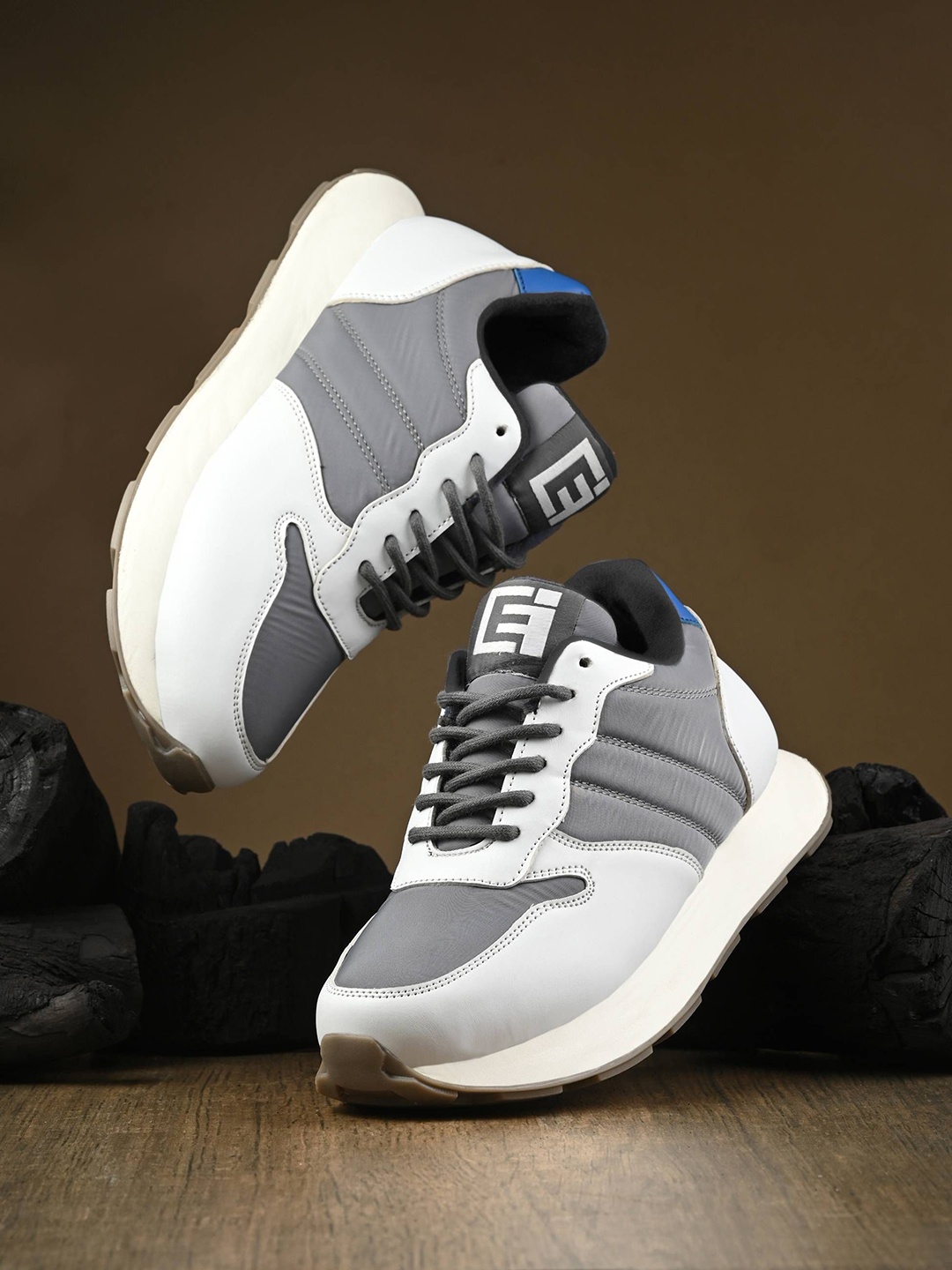 

Eego Italy Men Colourblocked Lace-Ups Retro Chunky Sneakers, White