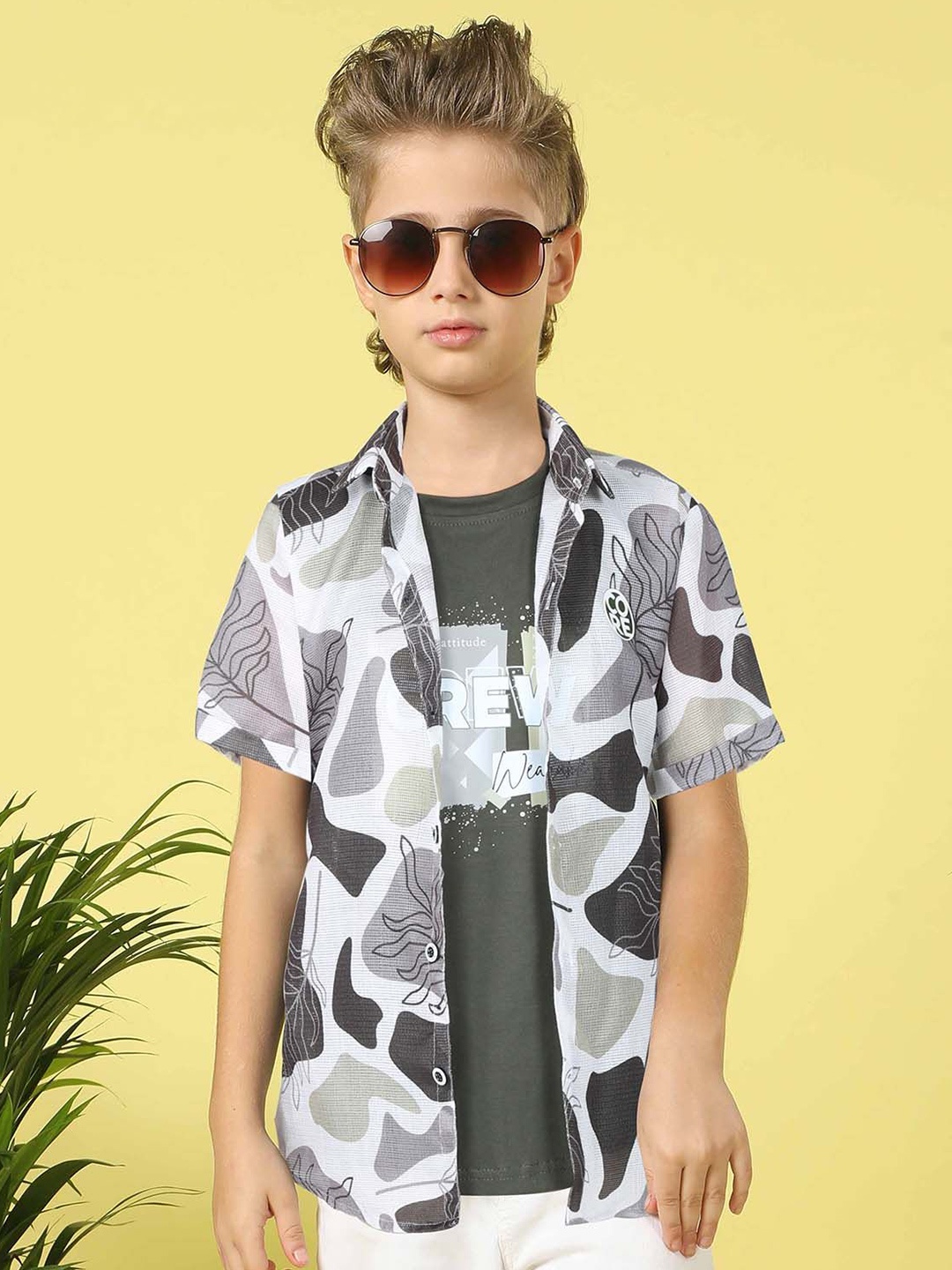 

MashUp Boys Classic Spread Collar Abstract Printed Cotton Casual Shirt, Olive