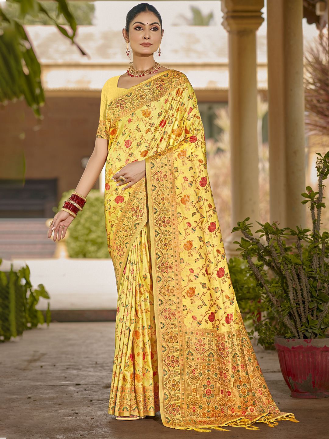 

SANGAM PRINTS Woven Design Zari Tussar Saree, Yellow