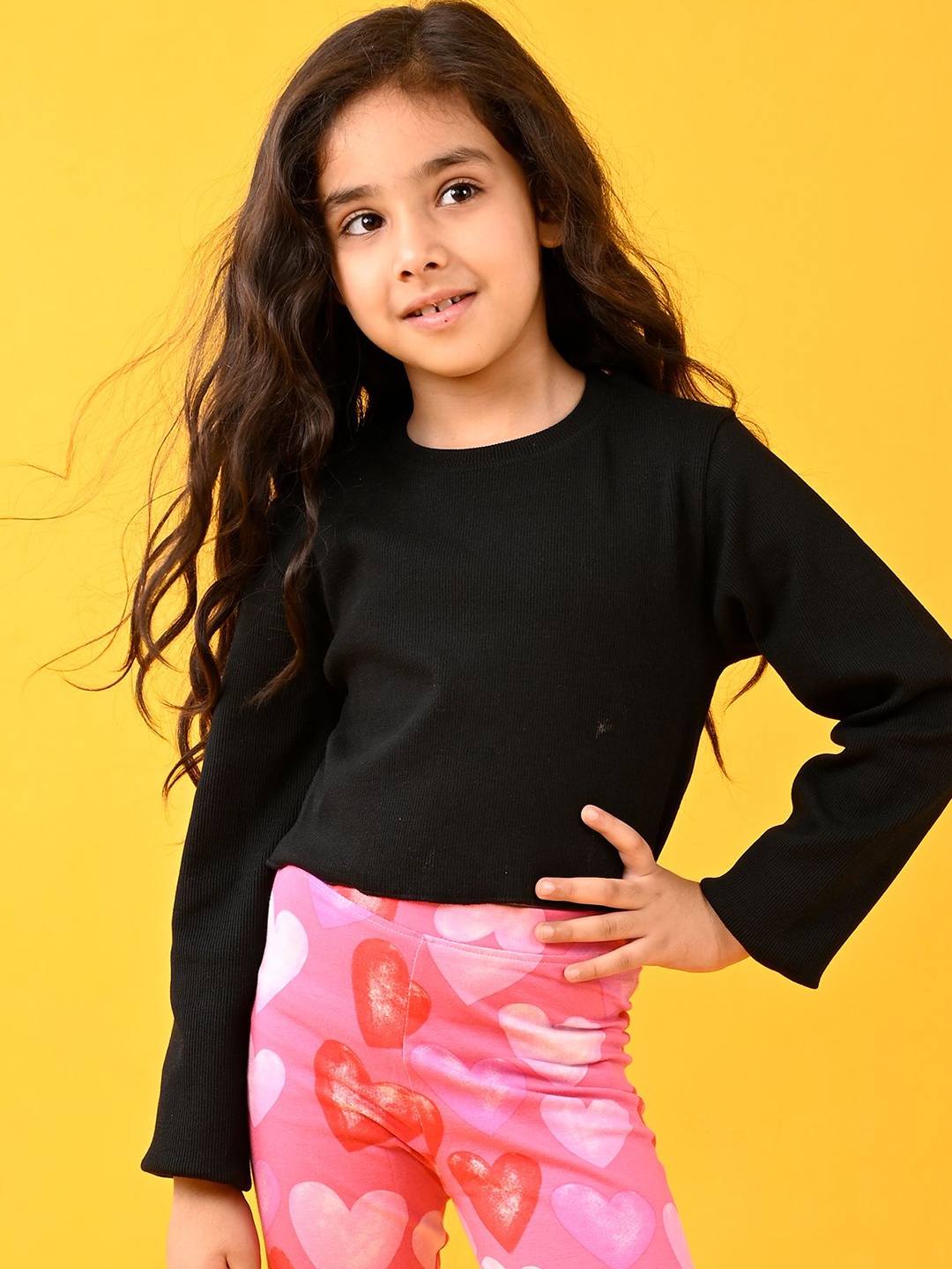 

Anthrilo Girls Solid Round Neck T-shirt, Black