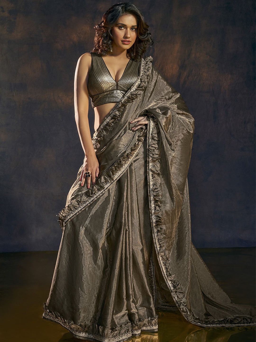 

SALWAR STUDIO Tissue Embroidered Tussar Saree, Gold