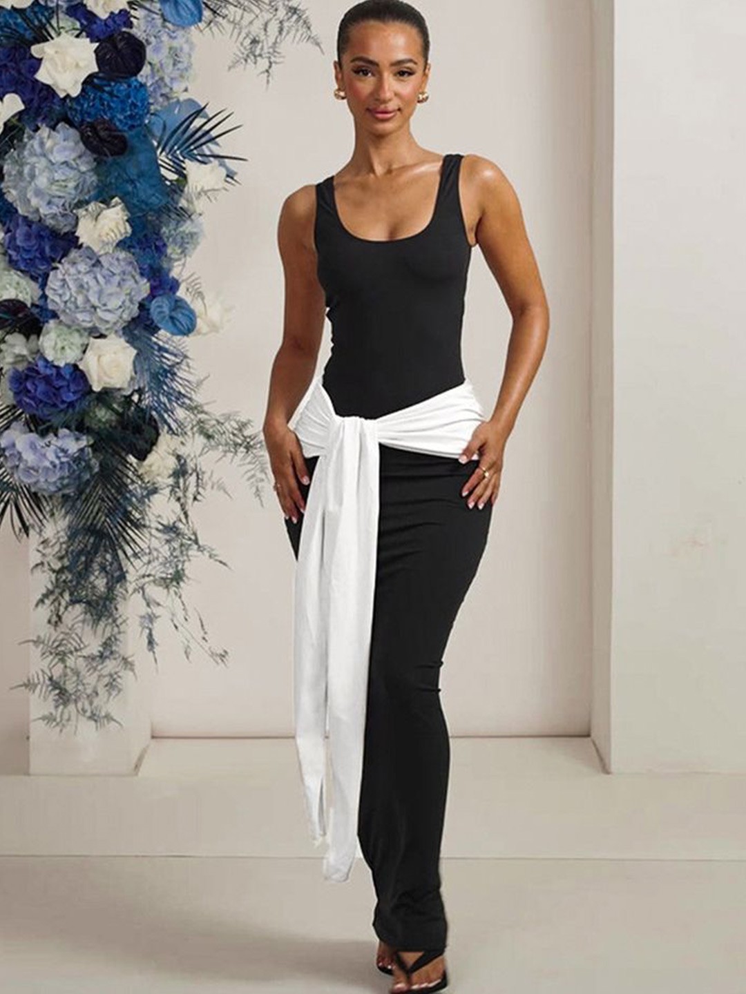 

LULU & SKY Solid Shoulder Straps Maxi Dress, Black