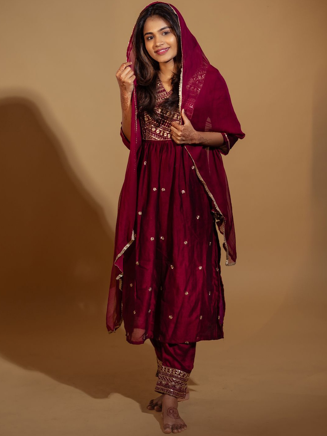 

VredeVogel Ethnic Motifs Zari Embroidered V-Neck Kurta with Trouser & Dupatta, Burgundy