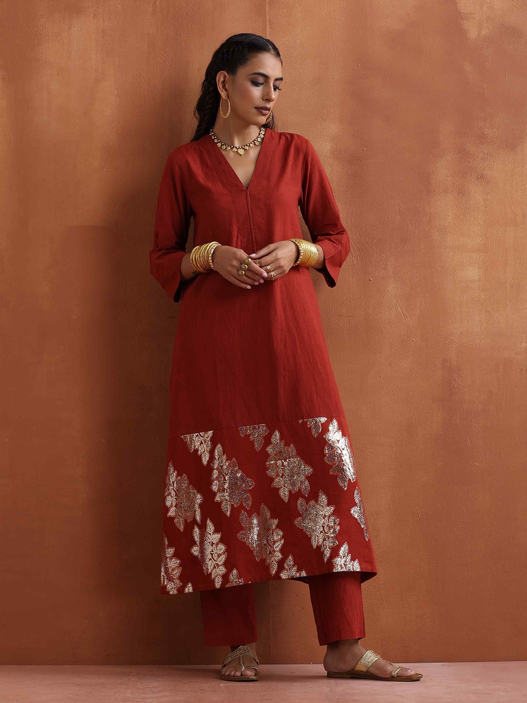 

trueBrowns V-Neck Pure Cotton Brocade Straight Kurta With Trouser, Rust