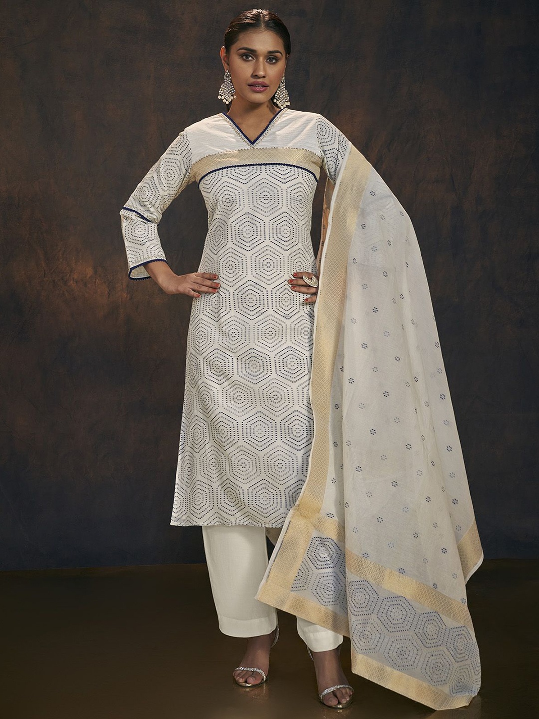 

SALWAR STUDIO Women Printed Regular Kurta with Trousers Dupatta, Cream