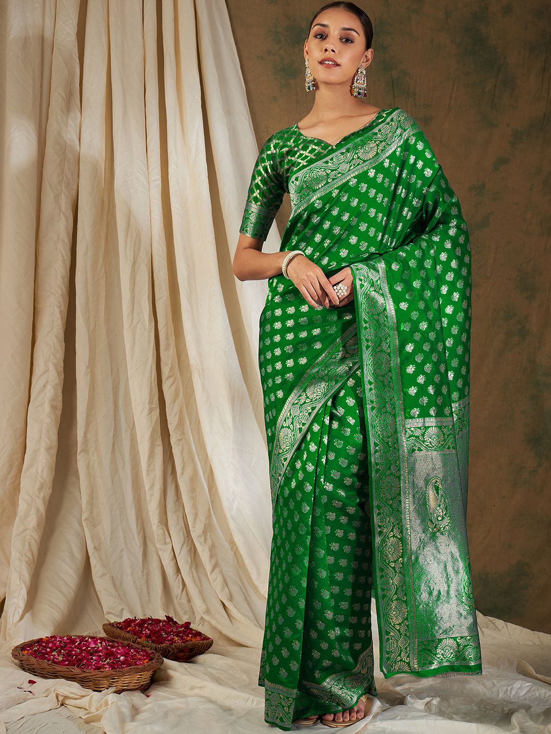 

DIVASTRI Woven Design Designer Banarasi Saree, Green