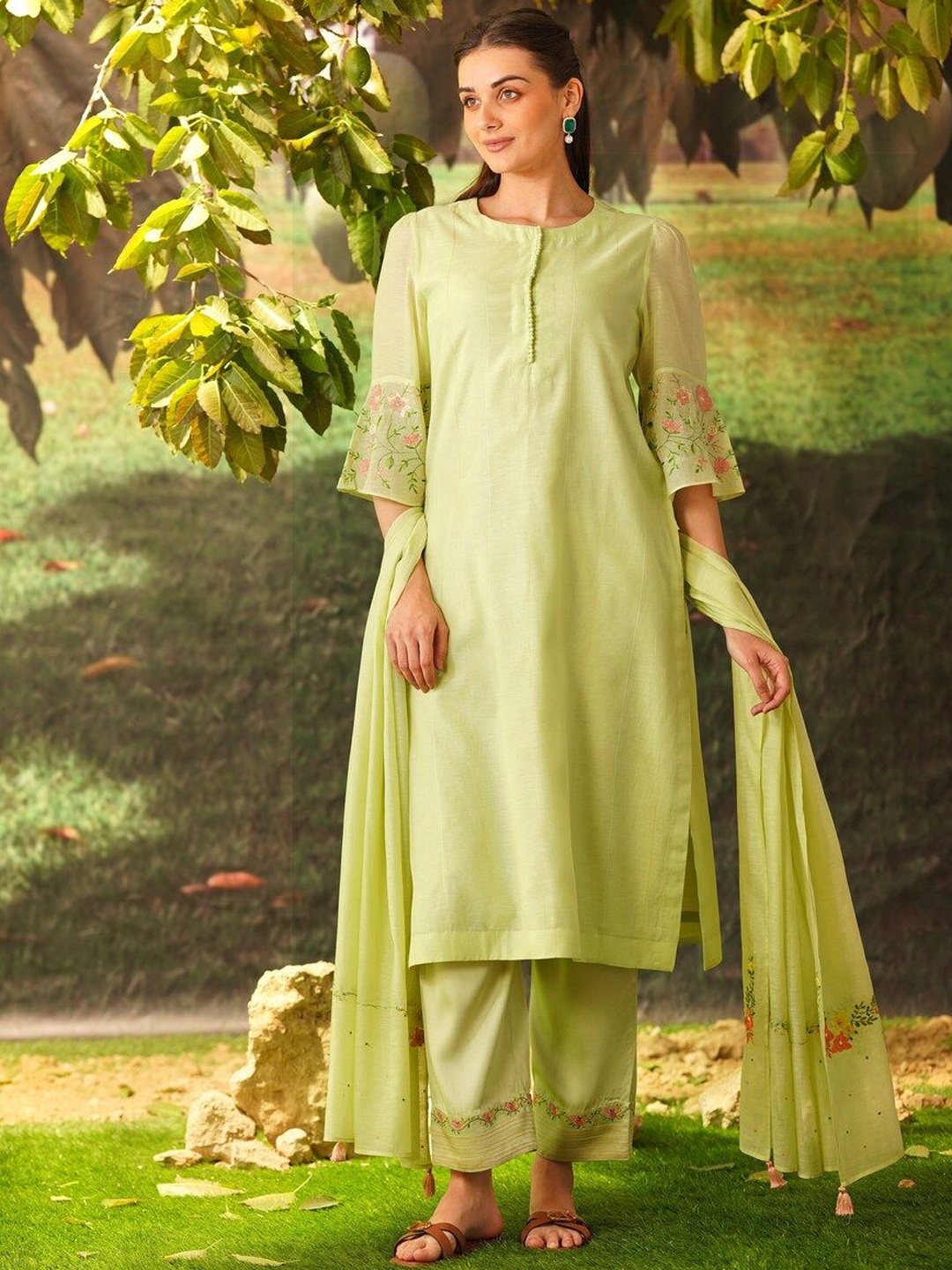 

JAYPORE Round Neck Three Quarter Straight Kurta Set, Green