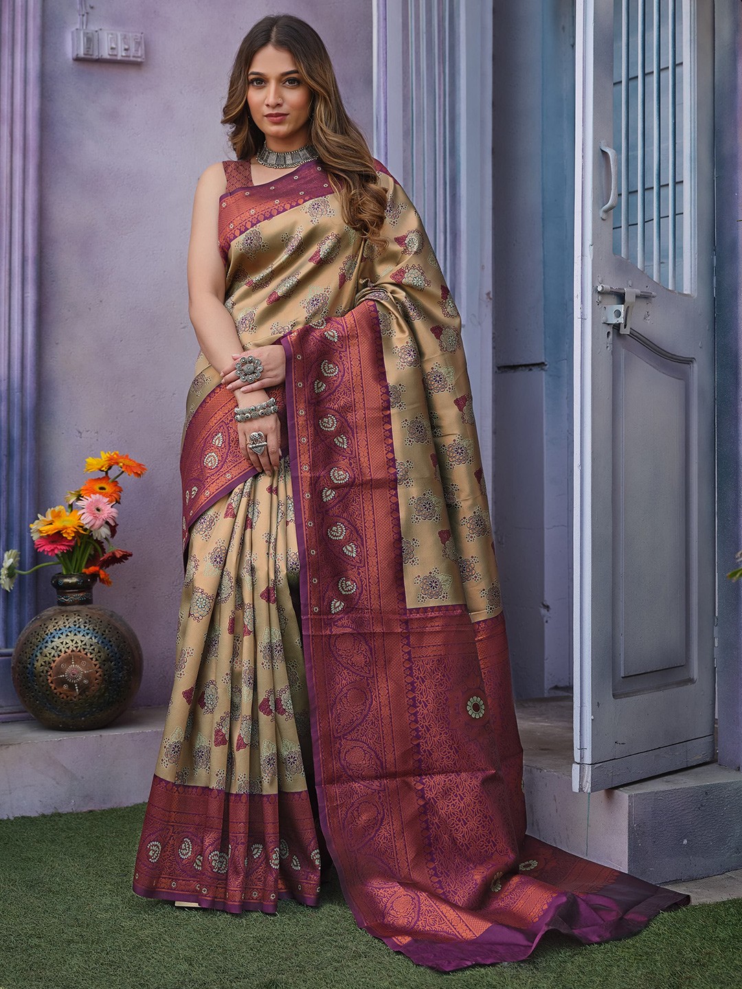 

HANDSEL Woven Design Zari Pure Silk Banarasi Saree, Cream