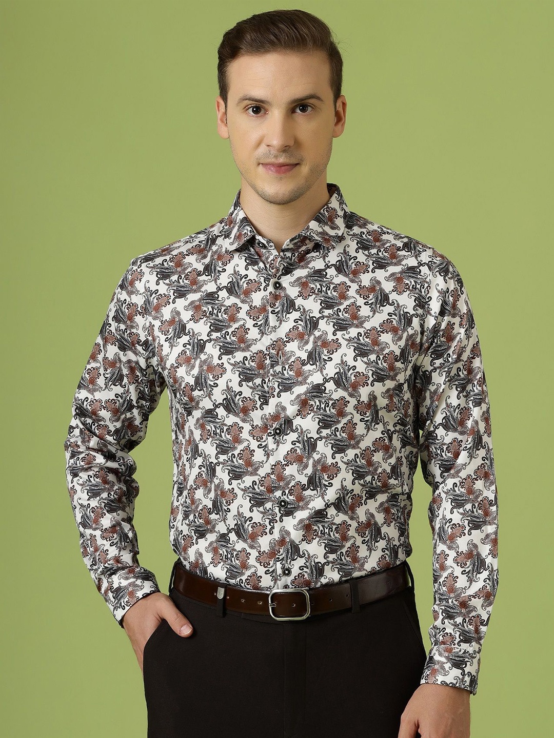 

Gavin Paris Men Relaxed Spread Collar Abstract Printed Cotton Semiformal Shirt, Off white