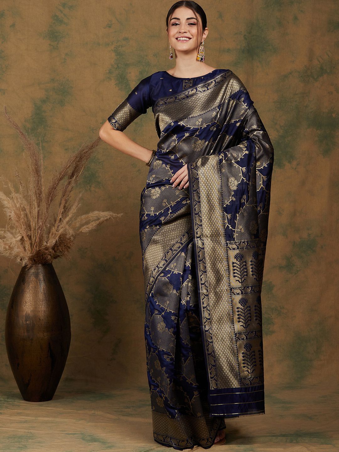 

DIVASTRI Woven Design Zari Banarasi Saree, Navy blue