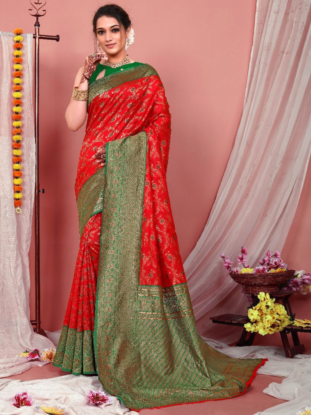 

HANDSEL Woven Design Zari Pure Silk Banarasi Saree, Red