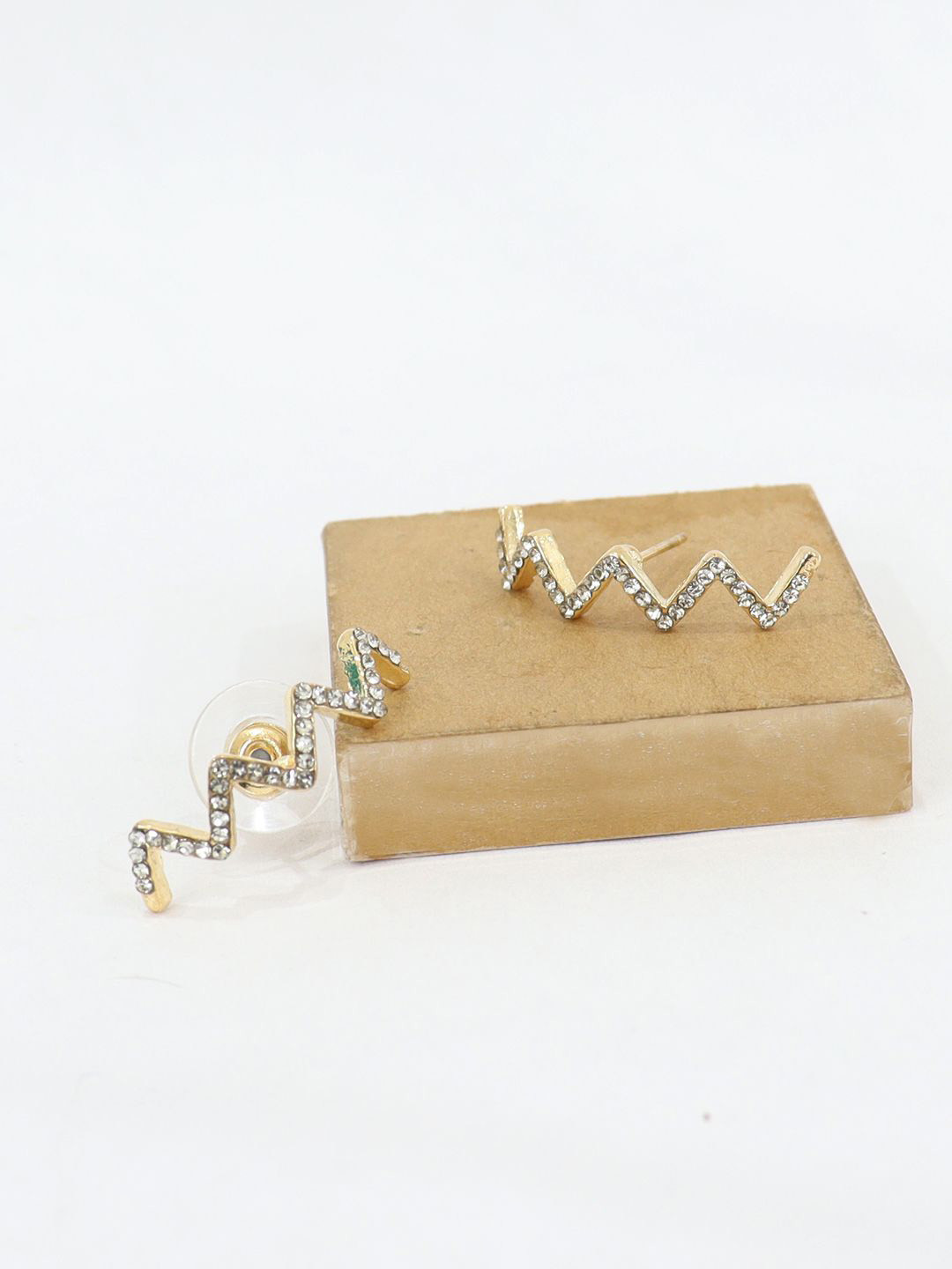 

FIMBUL Stainless Steel Stone Studded Classic Studs, Gold