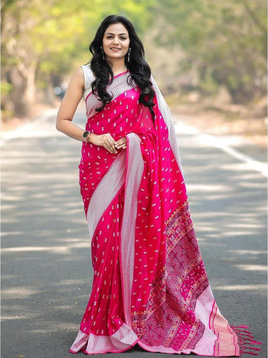 

Kriyansh Ethnic Motifs Zari Designer Kanjeevaram Saree, Pink