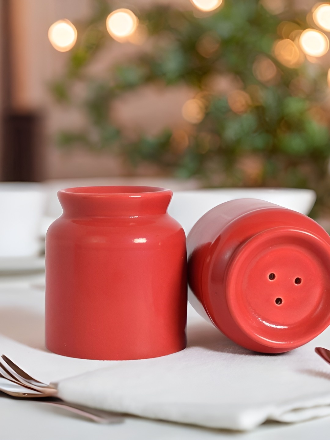 

The Decor Lane Red Ceramic Salt and Pepper Shakers 60 ml