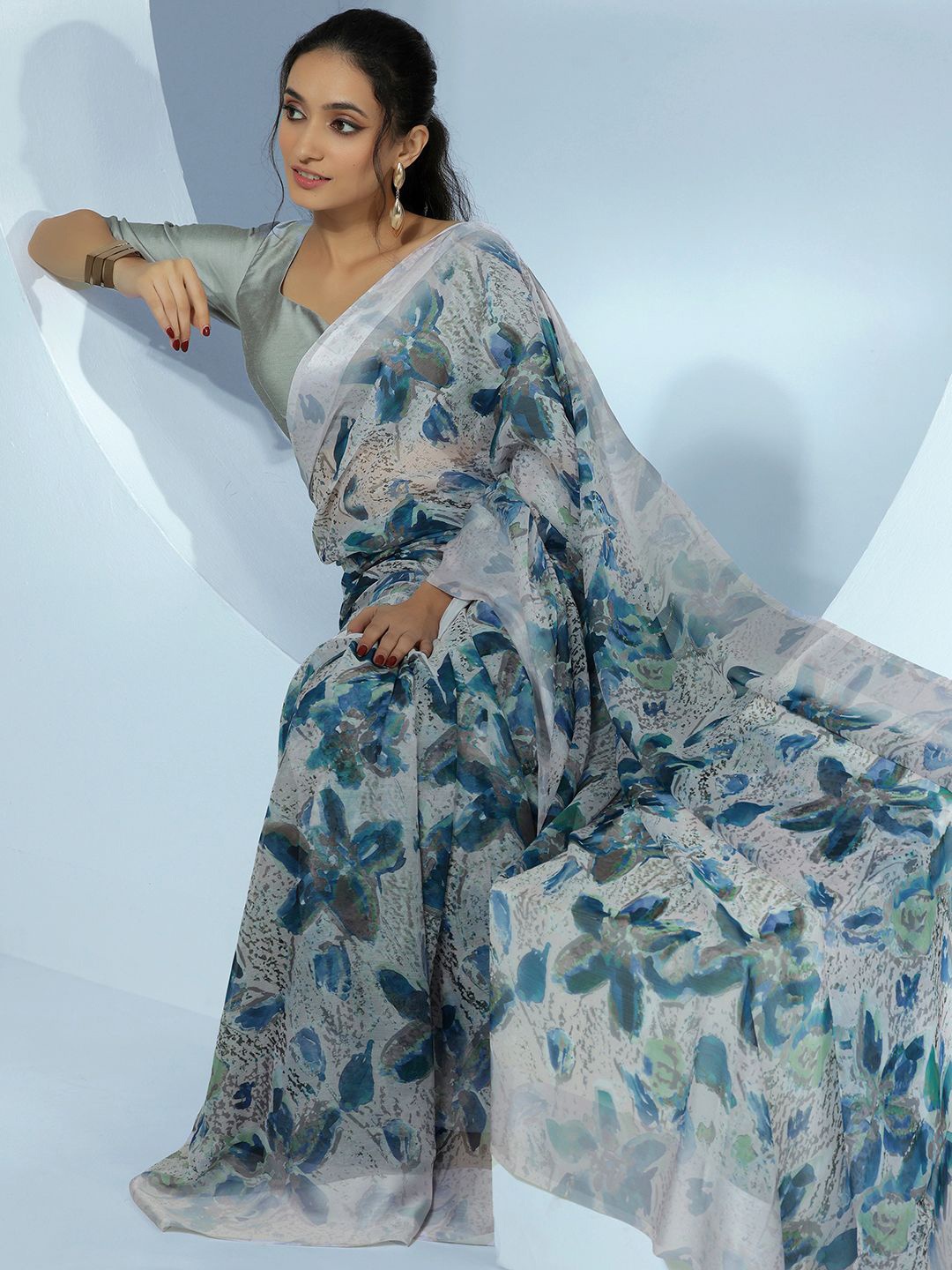 

Libas Floral Printed Daily Wear Saree, Off white