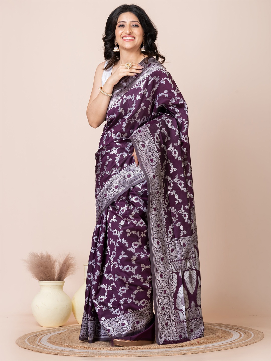 

Laa Calcutta Ethnic Motifs Woven Design Zari Banarasi Saree, Purple