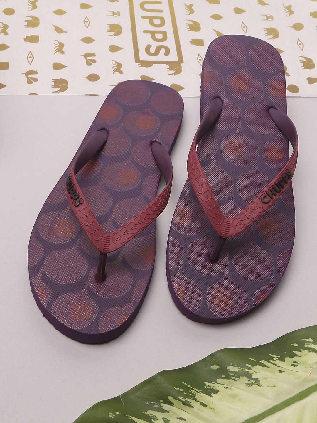 

CHUPPS Unisex Printed Thong Flip-Flops, Maroon