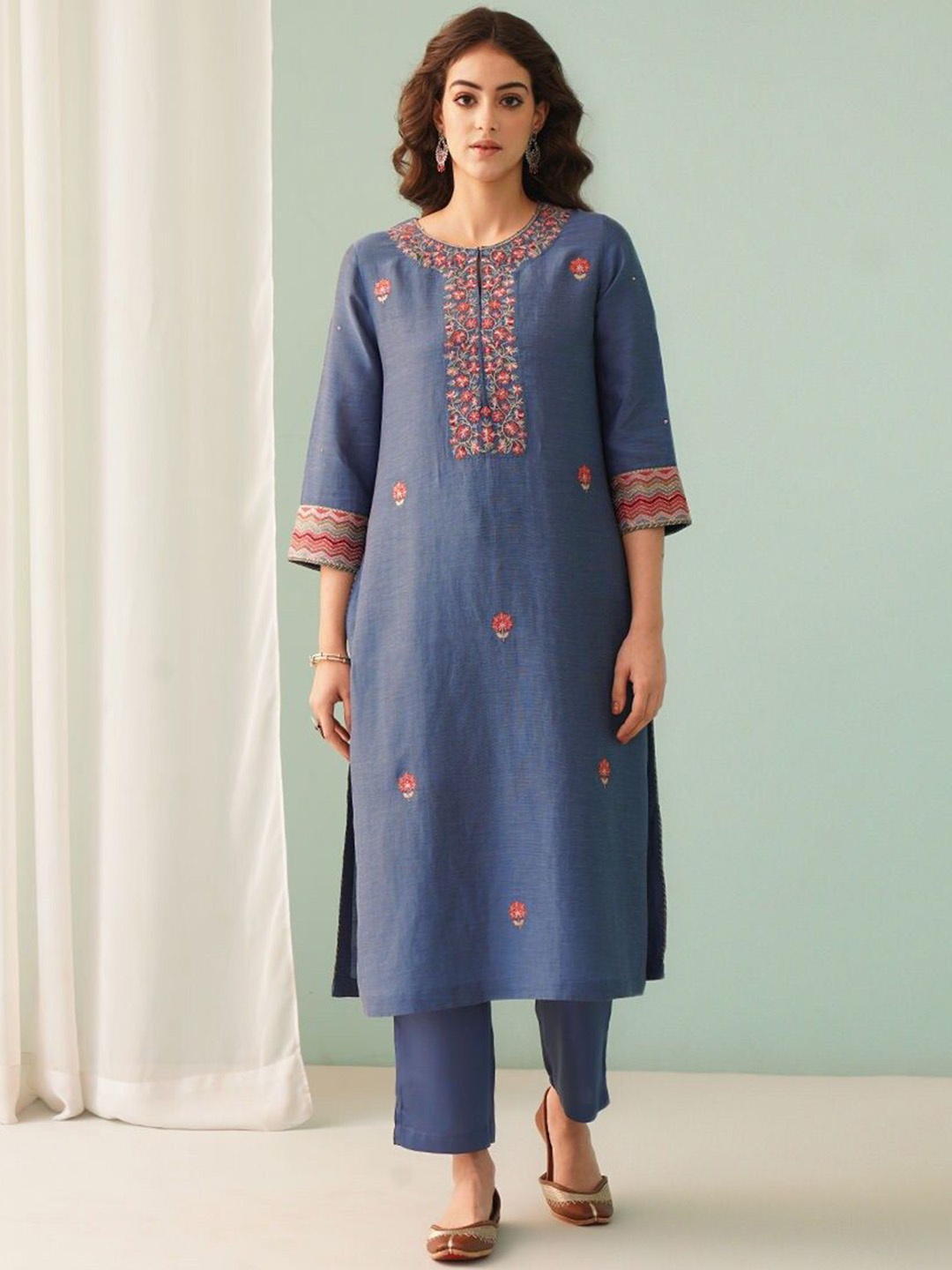 

JAYPORE Floral Embroidered Thread Work Straight Kurta with Trousers, Navy blue