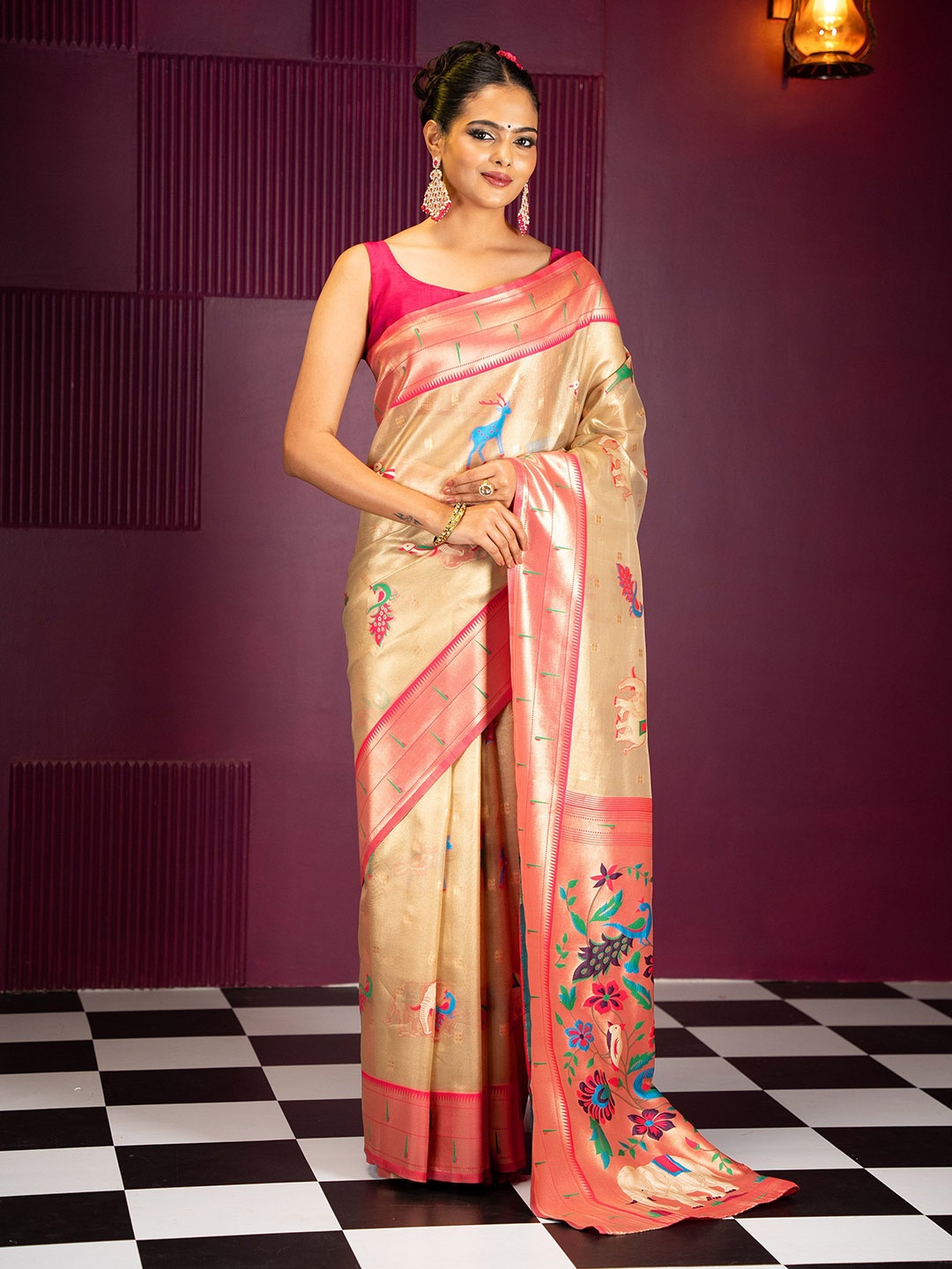 

MIMOSA Women Woven Design Zari Banarasi Saree, Pink