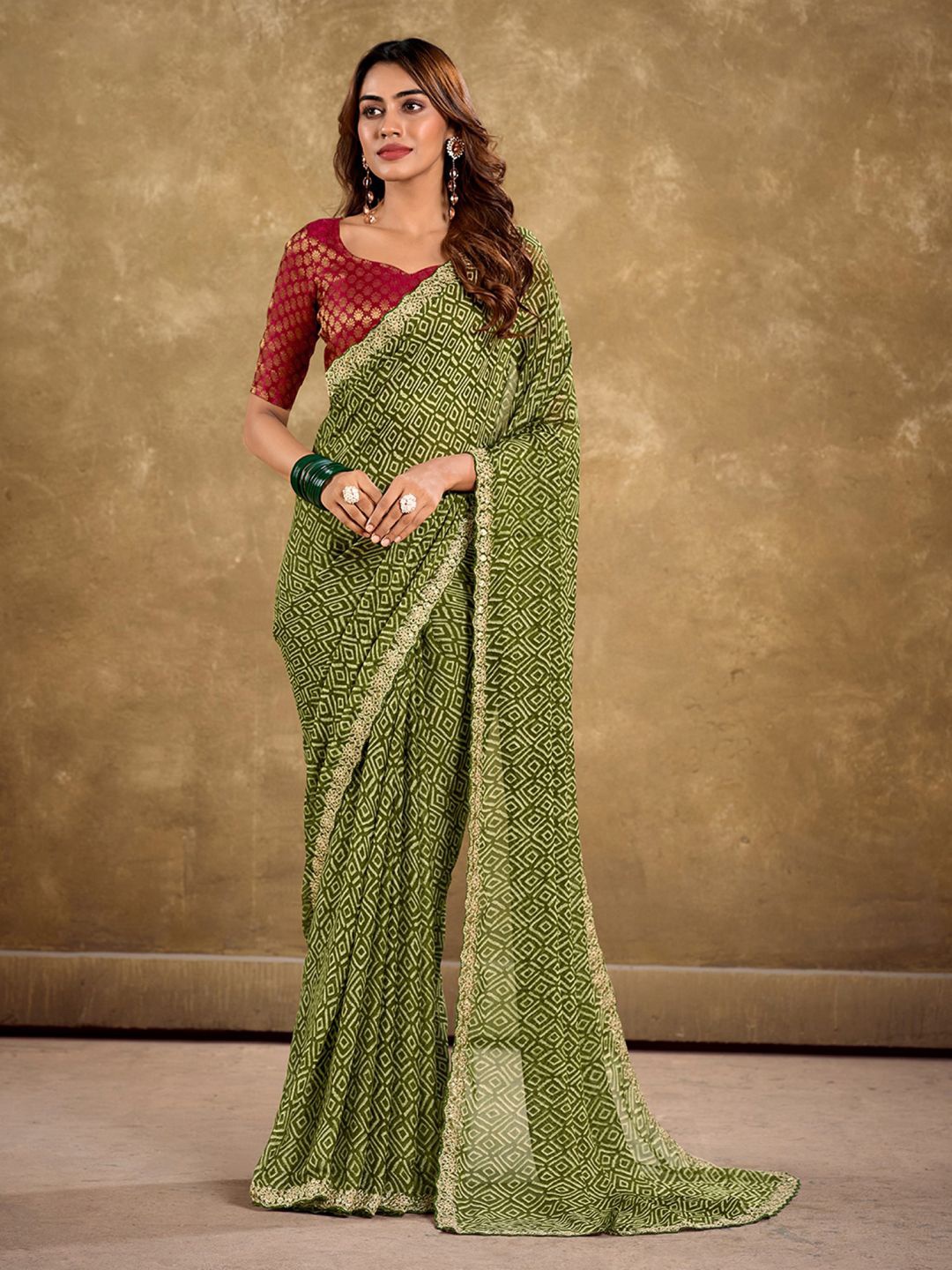 

Mitera Women Sequinned Poly Chiffon Saree With Unstitched Blouse Piece, Green