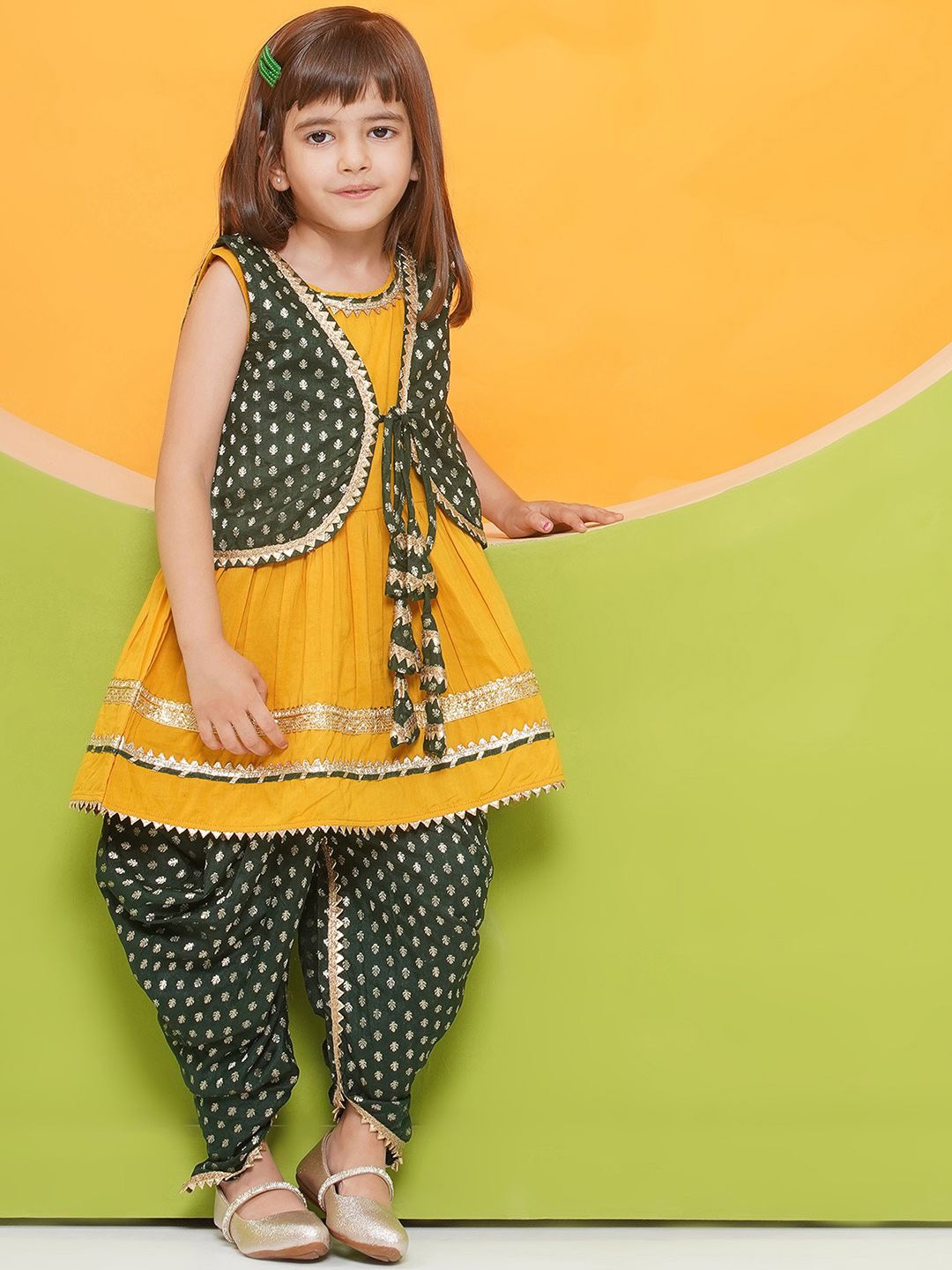 

Aj DEZInES Girls Printed Regular Top with Dhoti Pants, Yellow