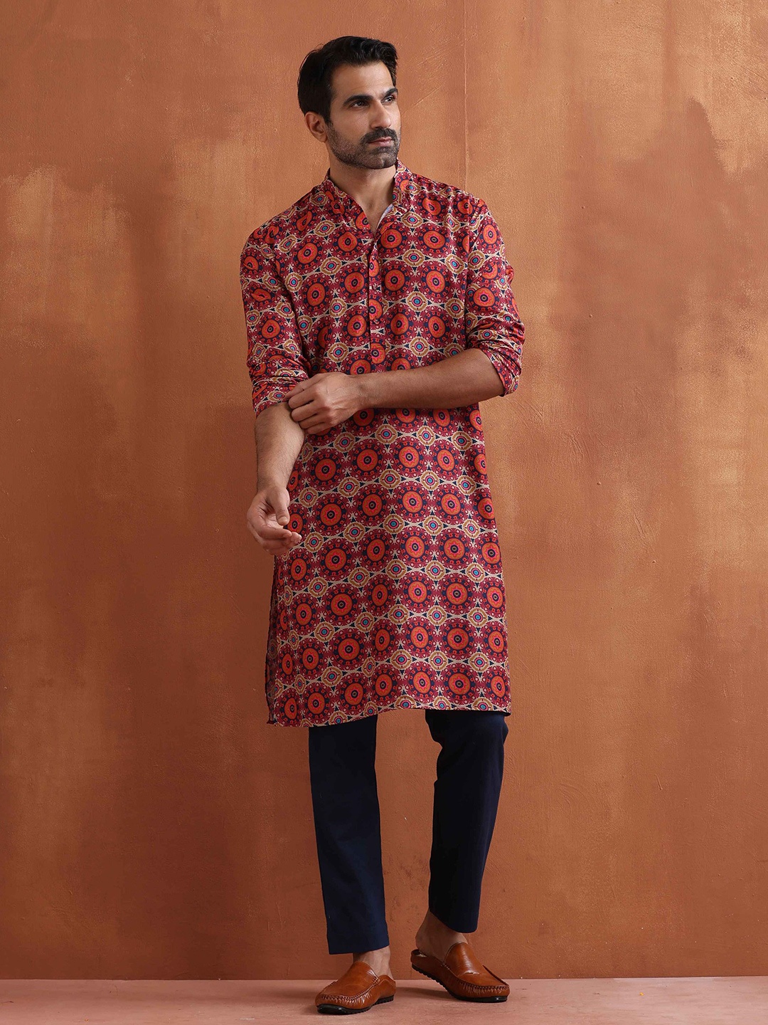 

trueBrowns Ethnic Motifs Printed Mandarin Collar Straight Kurta, Beige